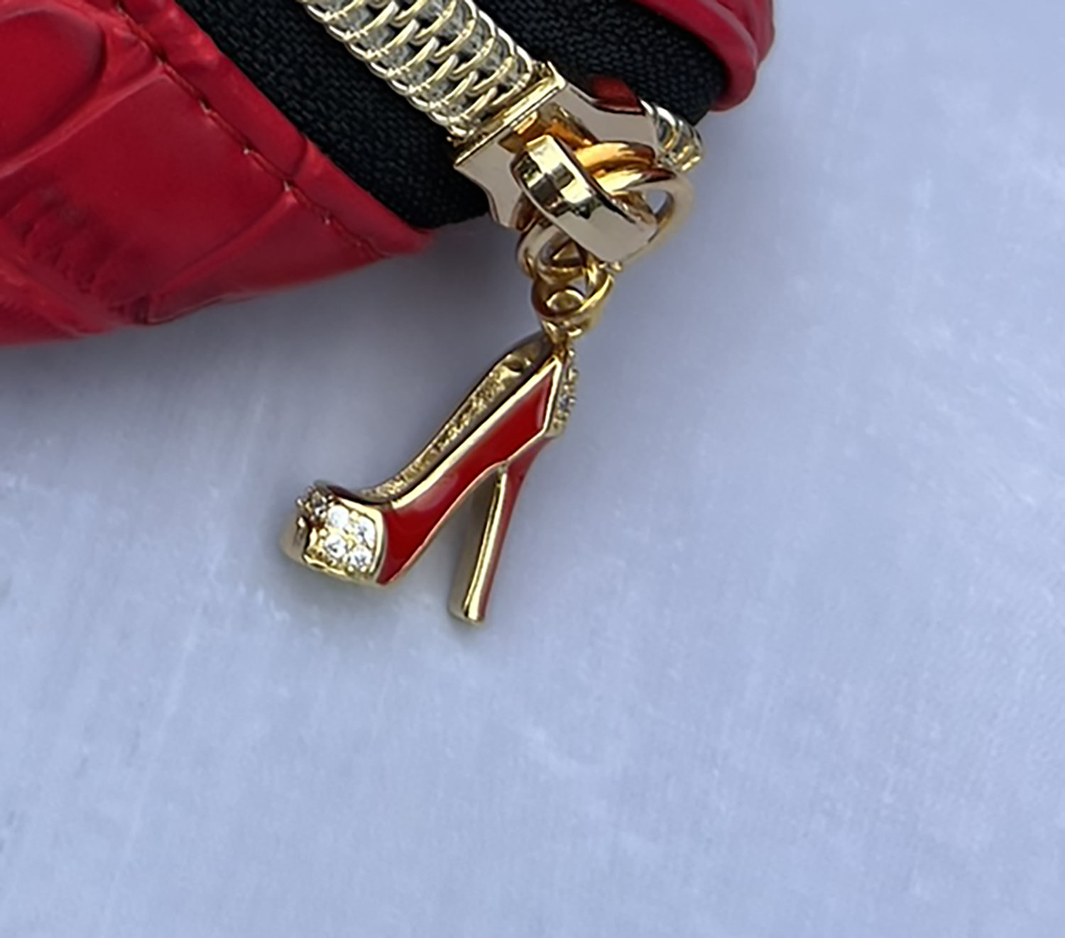 Custom Crocodile large handbag with matching sunglass case— Premium Faux Leather - wow!